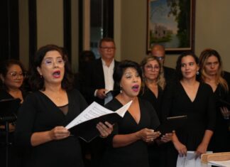 Coral do Amazonas e Filarmônica apresentam tradicional Concerto de Natal no Teatro Amazonas