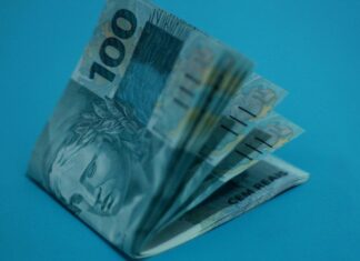 Governo reajusta salário mínimo para R$ 1.621 em 2026