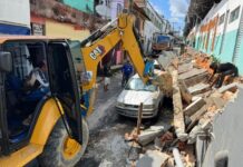 Equipes da Prefeitura de Manaus realizam medida emergencial no entorno da feira Porto do Ceasa após fortes chuvas