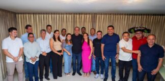 Mais de 30 prefeitos do interior vêm a Manaus e procuram Omar para planejar 2026