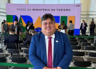 Presidente David Reis participa da posse do novo ministro do Turismo em Brasília