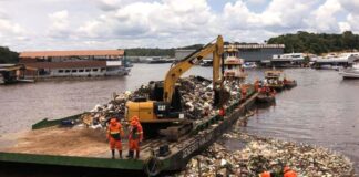 Prefeitura de Manaus acelera limpeza na marina do Davi e remove acúmulo de resíduos no Tarumã