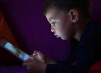 Volta às aulas exige “detox digital” e ajuste de sono