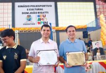 Saullo Vianna garante recursos para construção de campo de futebol em Parintins