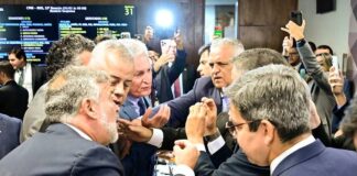 CPMI do INSS aprova quebra de sigilo de Lulinha e briga interrompe sessão