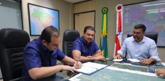 Roberto Cidade reforça compromisso com Autazes em assinatura de contrato de recuperação de trecho da AM-254