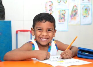 David Almeida entrega Cmei reformado reforça meta de alfabetização na idade certa em Manaus