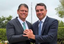 Flávio Bolsonaro publica foto com Tarcísio: ‘vamos fazer história juntos, não só em SP’