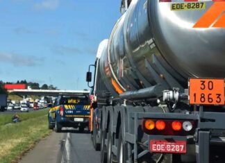 Greve dos caminhoneiros por aumento do preço do diesel é adiada