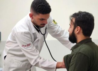 Afya realiza ação de prevenção à saúde, voltada à comunidade de pescadores, em Itacoatiara