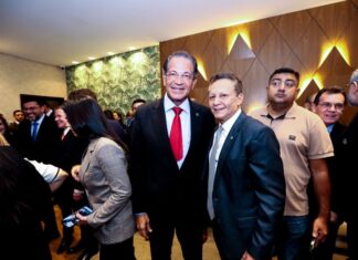 Em voo saindo de Manaus, ministro do STJ dá mata-leão em passageiro que ameaçou abrir porta de avião