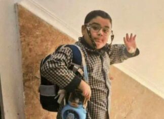 Foto de menino antes de morrer em ataque a escola no Irã viraliza como símbolo da guerra