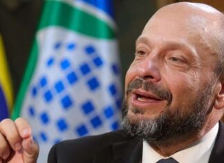 Presidente do INSS é demitido e servidora de carreira é nomeada pelo governo