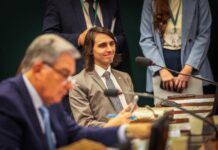 Aprovado: projeto obriga empresas e poder público a agir antes da exclusão acontecer