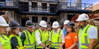 Em vistoria, Roberto Cidade destaca continuidade dos projetos habitacionais no Amazonas