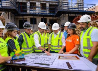 Em vistoria, Roberto Cidade destaca continuidade dos projetos habitacionais no Amazonas