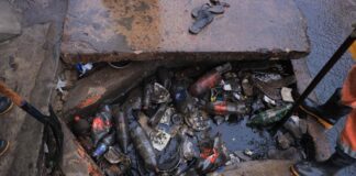 Prefeitura de Manaus recolhe 12 toneladas de lixo durante ação para evitar alagamentos pela cidade