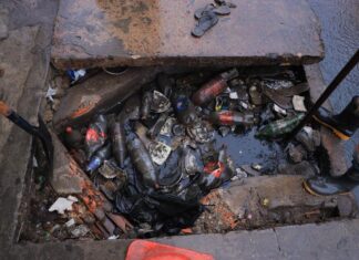 Prefeitura de Manaus recolhe 12 toneladas de lixo durante ação para evitar alagamentos pela cidade