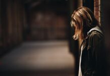 Brasil registra aumento de casos de lesões autoprovocadas em jovens e especialistas alertam para sinais de sofrimento psíquico