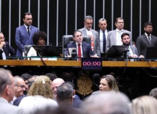Câmara aprova fim da escala 6×1 com jornada máxima de 40 horas semanais por 472 votos a 22