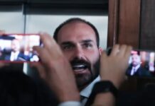 Eduardo Bolsonaro procurou empresa da Hungria para pagar filme ‘Dark Horse’, diz site