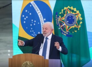 ‘Não aceitamos ser tratado como moleque’, diz Lula em resposta aos EUA e acusa Flávio de trair a pátria