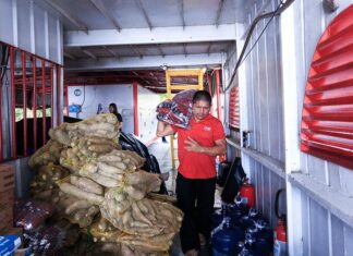 Prefeitura de Manaus entrega mais de 7,5 toneladas de alimentos para 19 escolas do rio Amazonas