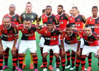 Ex-Flamengo expõe vida financeira e compara a salários mínimos