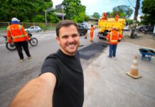 Em manhã de sol, prefeito Renato Junior fiscaliza operação ‘Tapa-Buracos’ na avenida André Araújo
