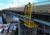 Águas de Manaus realiza modernização em sistema de esgoto suspenso na Ponte do Educandos