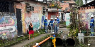 Obra leva pela primeira vez esgotamento sanitário a comunidade de rip-rap em Manaus