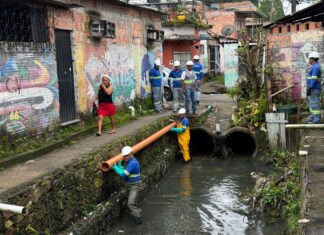 Obra leva pela primeira vez esgotamento sanitário a comunidade de rip-rap em Manaus