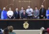 Sinésio homenageia os 25 anos da Fazenda da Esperança e entrega Título de Cidadão do Amazonas ao padre Vinícius Gouvêa