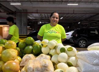 Agricultura familiar ganha força em feira semanal no estacionamento do Millennium Shopping, em Manaus