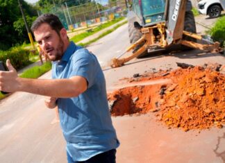 Renato Junior flagra obra embargada da Águas de Manaus, faz cobrança e cobra respeito por Manaus