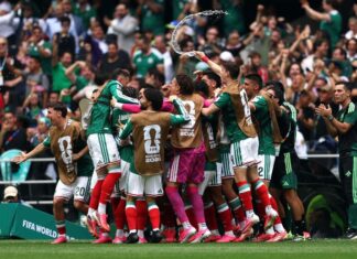 México vence África do Sul em abertura com 3 expulsos por juiz brasileiro