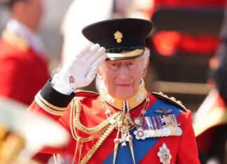 Rei Charles III será o 1º monarca britânico a divulgar a declaração de imposto de renda