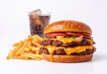 MM Hamburgueria inaugura em Manaus com menu artesanal e ambiente inspirado nas clássicas lanchonetes