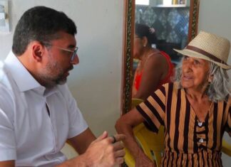 Mutirão de catarata criado por Wilson Lima devolve a visão e transforma rotina de idosa de 84 anos