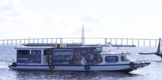 Roberto Cidade entrega primeiro Castramóvel Fluvial do mundo para ampliar atendimento veterinário no interior