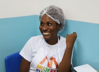 Haitiana empreende com culinária multicultural em Boa Vista