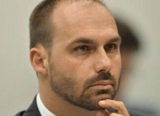 PF pede a demissão de Eduardo Bolsonaro por abandono de cargo