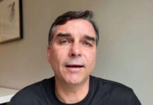 Flávio diz que Lula lambe botas da China e propõe acordo com EUA para livre comércio nas Américas