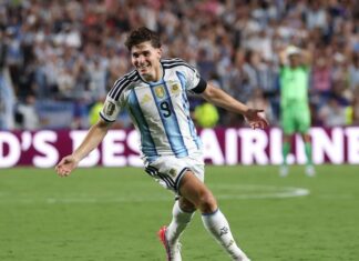 Argentina sofre com um jogador a mais, mas bate a Suíça e avança à semi da Copa