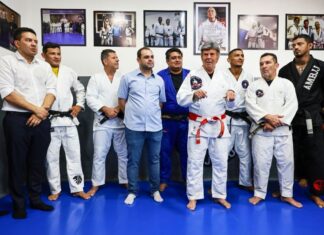 Governador Roberto Cidade visita projeto esportivo que atende crianças e adolescentes no Coroado