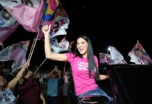 Mayra Dias reúne apoiadores em adesivaço e dá início à mobilização pela reeleição em Parintins