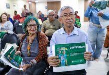 ’Não sabia nem tirar print’: Aos 72 anos, Jozina Péres conquista certificado em curso de inclusão digital da Defensoria