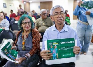 ’Não sabia nem tirar print’: Aos 72 anos, Jozina Péres conquista certificado em curso de inclusão digital da Defensoria