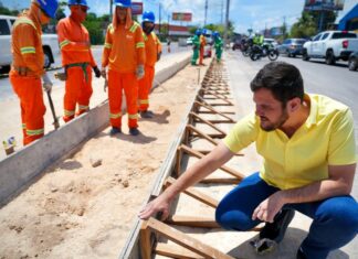 Renato Junior vistoria obras em canteiros centrais na zona Norte