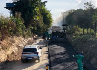 Com emenda de Eduardo Braga, asfalto avança no Ramal da Fazenda da Esperança, em Manaus